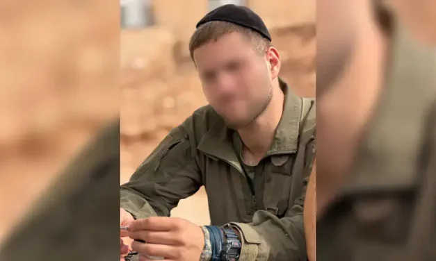 Haredi NCO receives new recruits at enlistment base