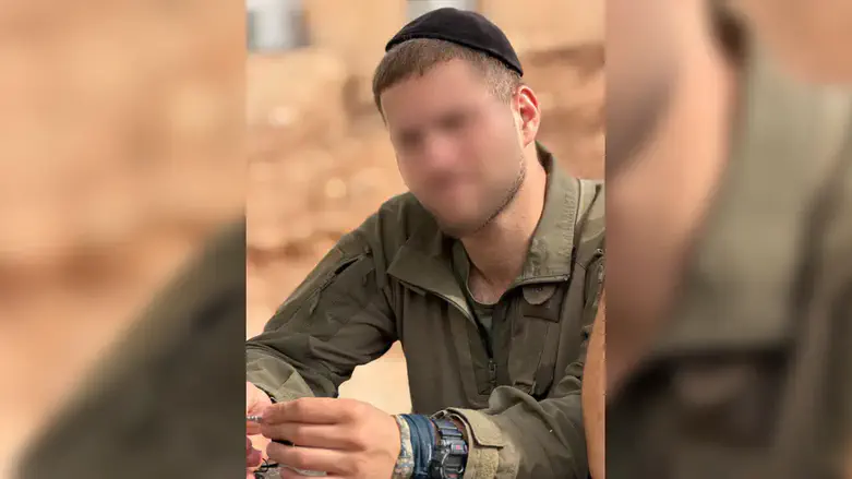 Haredi NCO receives new recruits at enlistment base
