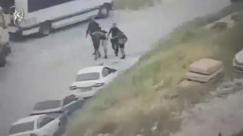 Three minors arrested for stone-throwing attack on buses