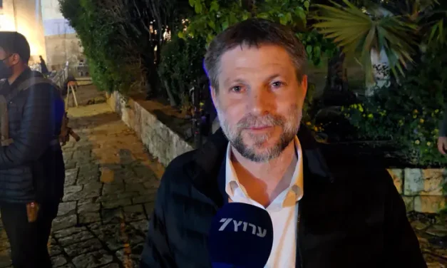 Minister Smotrich in Hebron: We’re determined to win, praying for success