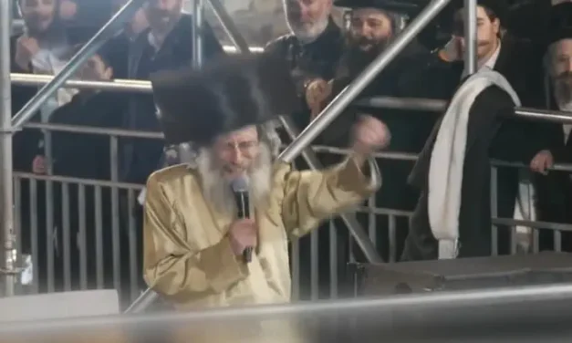 60,000 attend central Lag B’Omer lighting in Jerusalem