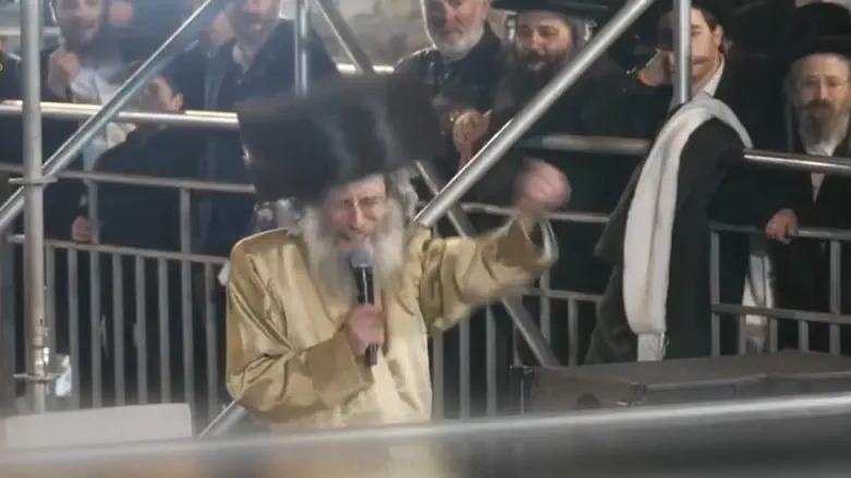 60,000 attend central Lag B’Omer lighting in Jerusalem