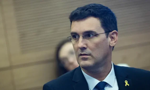 Abandon ship: Eitan Ginzburg leaves Blue and White party