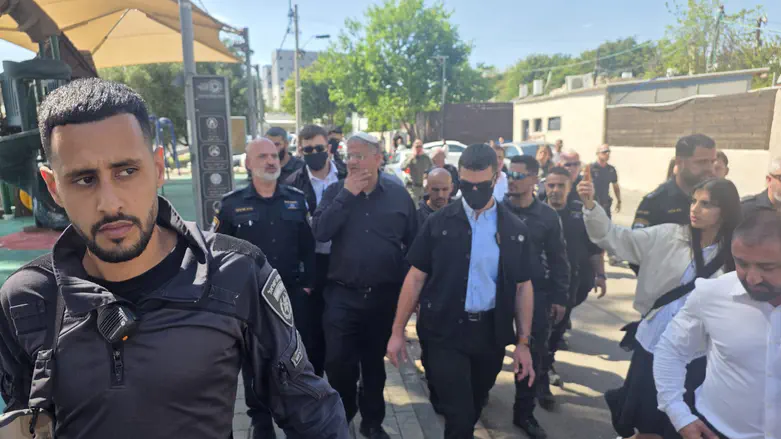 ‘Not Normal? Leave!’:Ben-Gvir clashes with residents in Jaffa