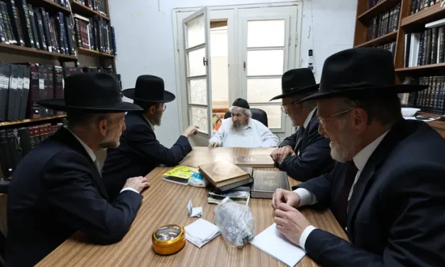 Political drama: Rabbi Lando rules in favor of dissolving the Knesset