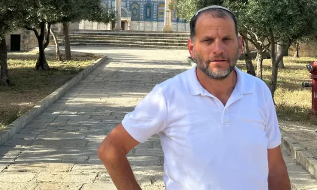 Bereaved father recites Kaddish on Temple Mount