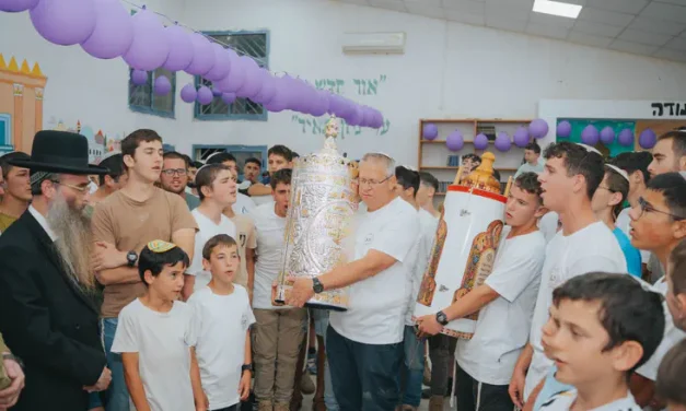 Torah scroll dedicated in memory of fallen captain