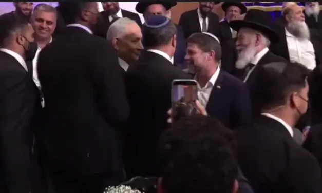 Watch: Prime Minister Netanyahu enters Mercaz HaRav