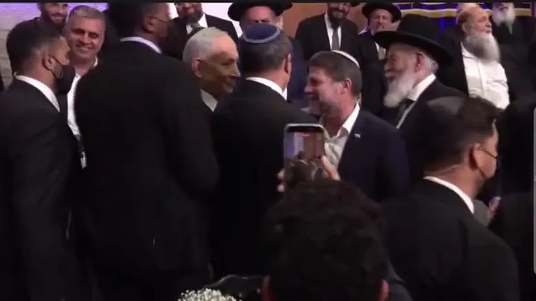 Watch: Prime Minister Netanyahu enters Mercaz HaRav