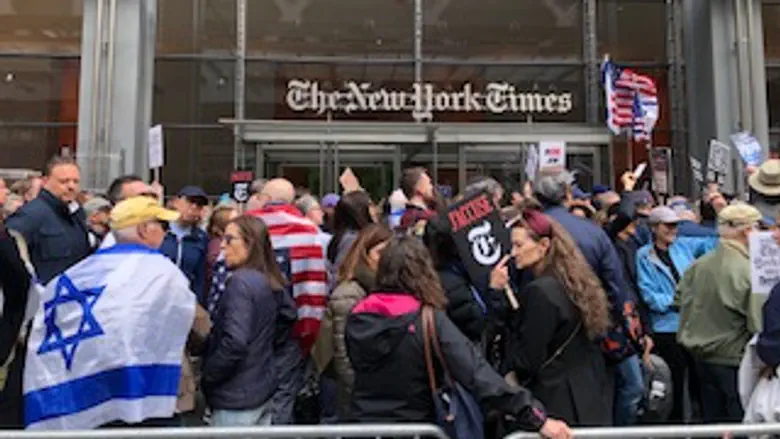 ‘Shame on you’: Hundreds protest at NYT HQ over anti-Israel column