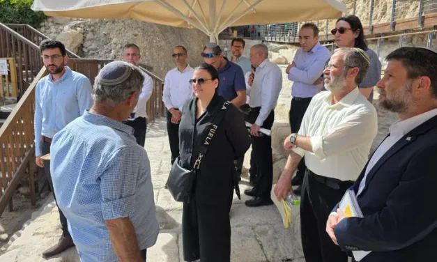 Finance Ministry leaders hold professional tour for Jerusalem Day