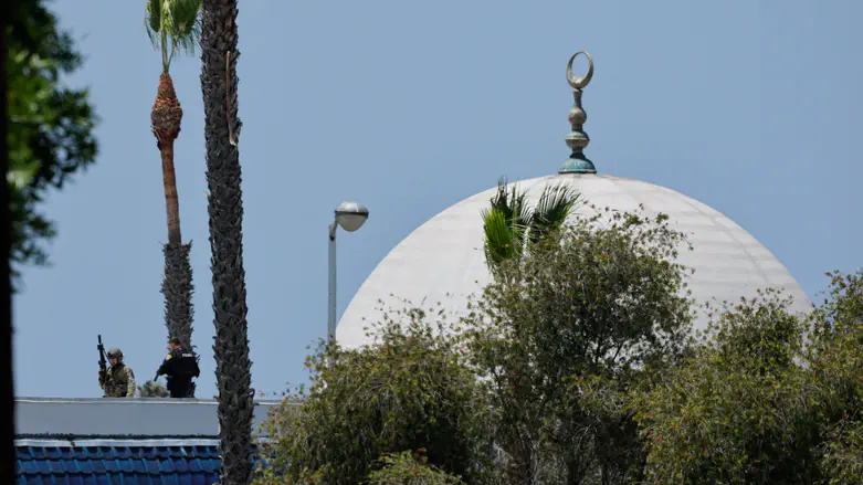 San Diego: Two gunmen and security guard dead in Islamic Center shooting