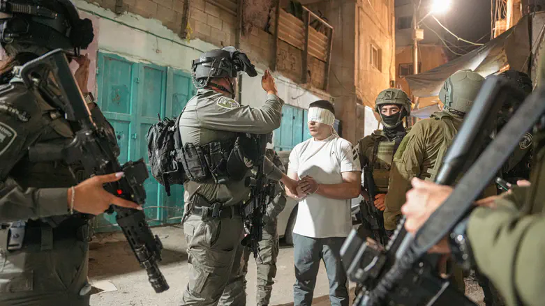 Watch: Teen terrorist who threw explosives at Rachel’s Tomb arrested