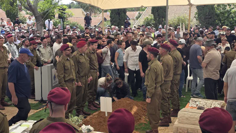 Watch live: Major (Res.) Itamar Sapir laid to rest