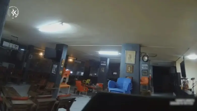Watch: Undercover forces raid cafe to arrest terror suspect