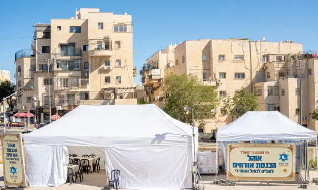 Tents to offer refreshments for Western Wall pilgrims