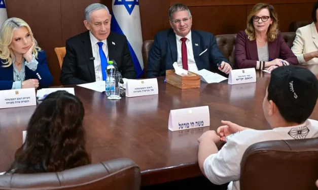 Tears in the PM’s office | Netanyahu moved by children who experienced social ostracism