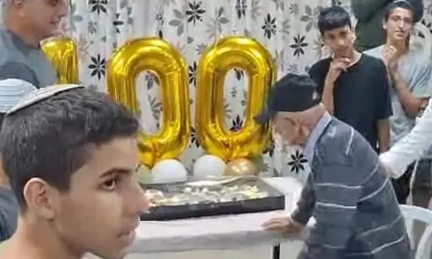 Watch: Yeshiva students surprise 100-year-old Yisrael