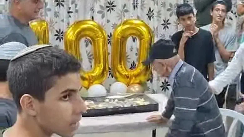 Watch: Yeshiva students surprise 100-year-old Yisrael