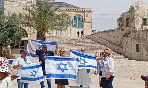 Ban against right-wing activist from Temple Mount revoked after Arutz Sheva report