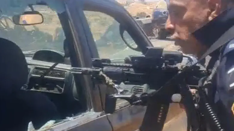 Watch: Police point gun at hilltop youth during clashes near Susiya