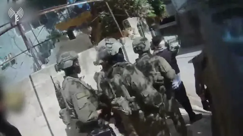 IDF arrests five terrorists in Judea and Samaria operations
