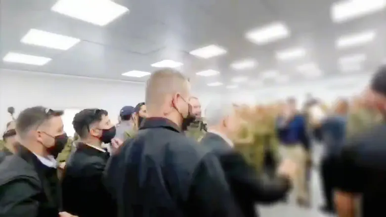 Watch: Netanyahu visits Hashmonaim Brigade