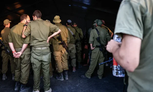 Legitimate? IDF troops, equipment turned into VIP tourist attraction
