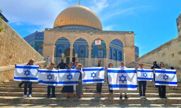 Watch: Israeli flags raised, Hatikva sung on Temple Mount