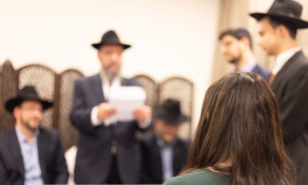 Woman receives Jewish divorce after three year struggle following financial pressure on husband
