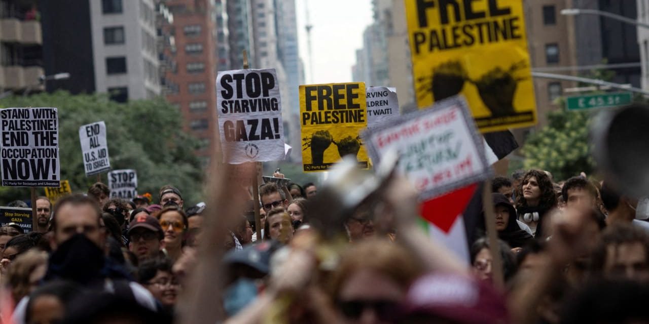NYC anti-Israel activists protest at synagogue against Israel real estate event