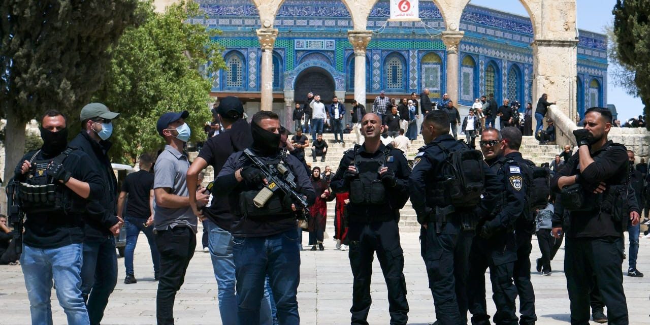 Twenty-one detained as police thwart attempt to bring Passover sacrifice to Temple Mount