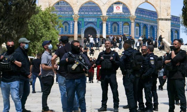 Twenty-one detained as police thwart attempt to bring Passover sacrifice to Temple Mount