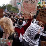 Iranian protesters accosted by pro-Palestinian mobs