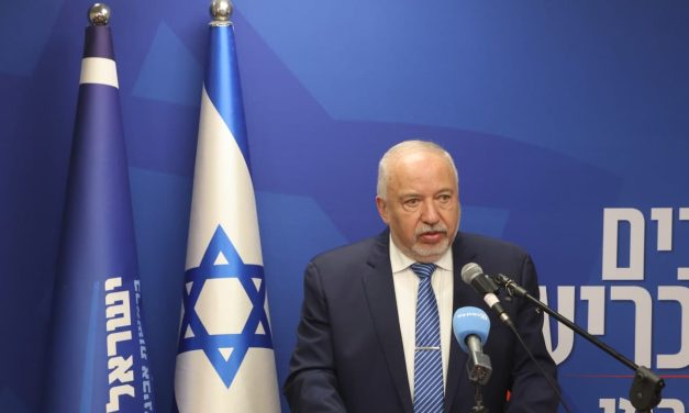 Liberman: Any Iran deal ‘catastrophe,’ Netanyahu turning Israel into ‘banana republic’