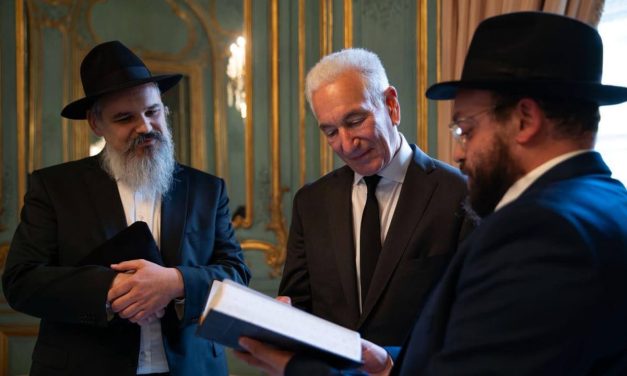 ‘Only my best friend knows I’m Jewish’: French Jewish teens tell US ambassador of hidden identity