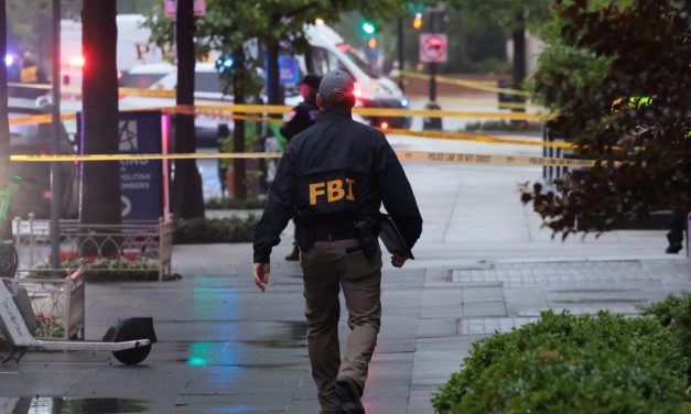 White House lockdown lifted after shooting suspect killed in altercation with Secret Service
