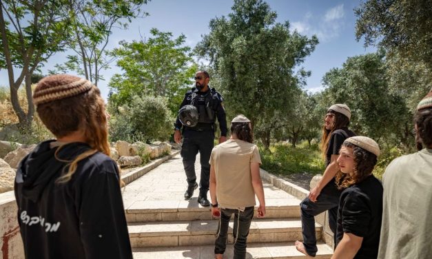 Jewish youths detained after forcing entry to Temple Mount for shavuot sacrificial ritual
