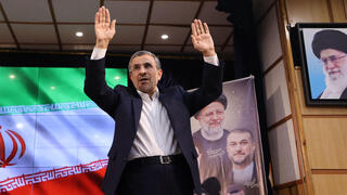 Report: US, Israel planned to install Ahmadinejad in Iran and helped him escape country