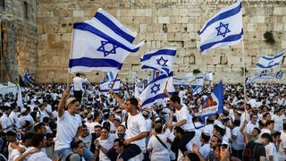 Tens of thousands celebrate Jerusalem Day Flag March; 13 detained after Old City clashes