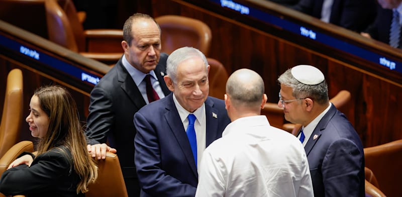 Coalition submits bill to dissolve Knesset