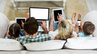 What happens when a family gives up screens for 30 days