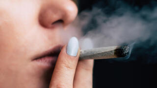 Health minister freezes plan to restrict smoked medical cannabis