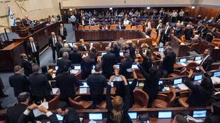 Coalition and opposition back Knesset dissolution bill, pushing Israel closer to early elections