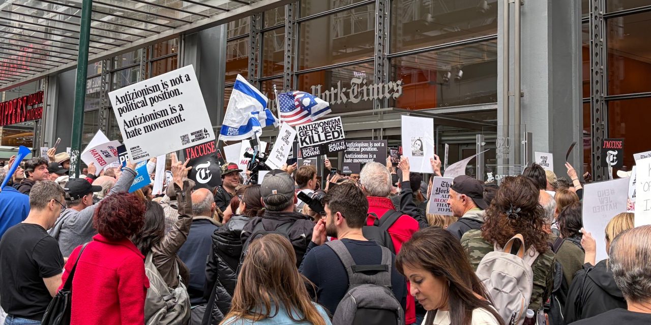 Netanyahu threatens to sue NY Times over Kristof column as Jews protest outside newspaper’s building