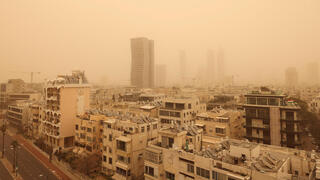 Extreme heat and air pollution may worsen migraines, study finds