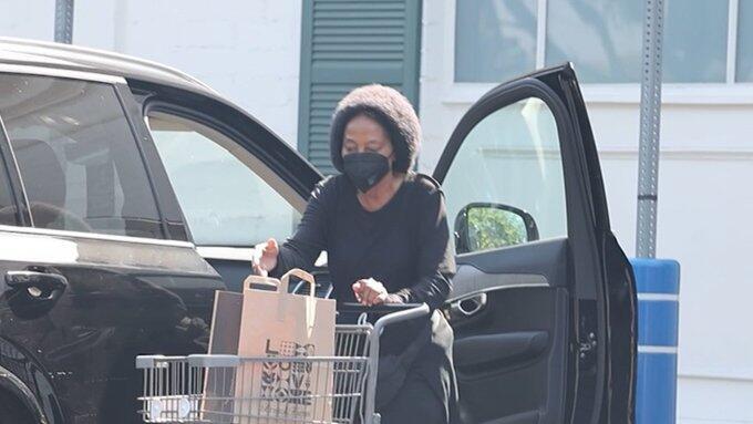 Diana Ross’ low-key grocery run has everyone doing a double take