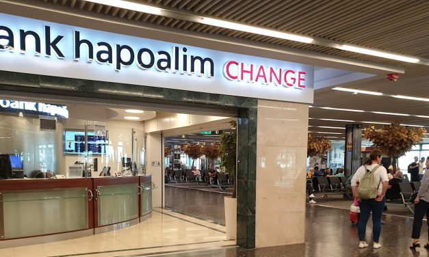 Hapoalim profit stays high even after new tax