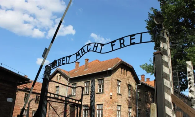 Massachusetts school apologizes for Holocaust lesson