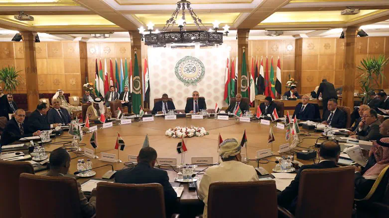 Epic Fury or confusing delay for diplomacy?